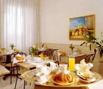 Embassy Hotell 3*