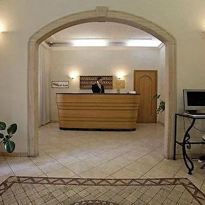 Embassy Отель 3*