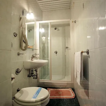 Отель Embassy 3*